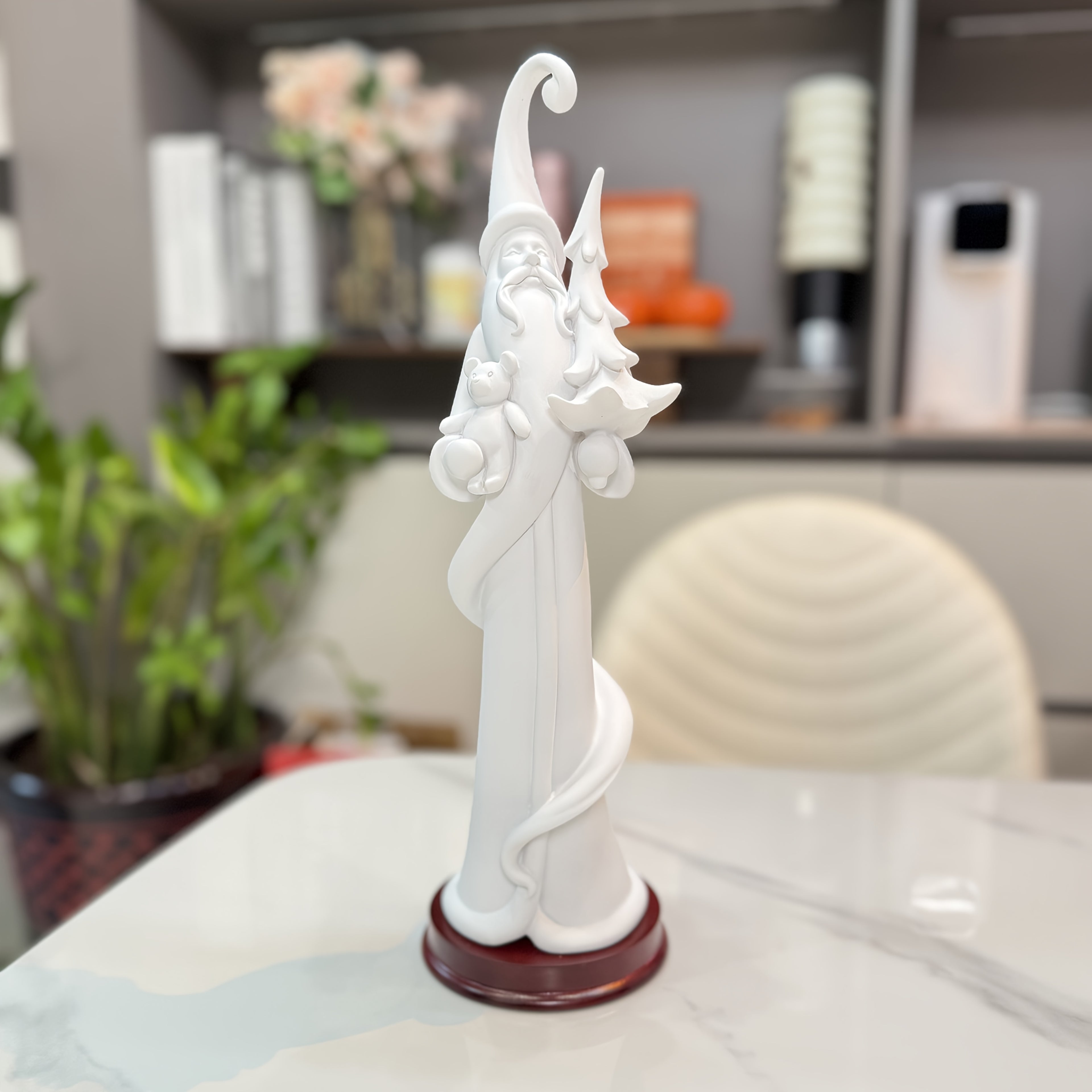 Elegant White Resin Santa Claus Statue with Red Base – Festive Holiday Decor for Indoor or Outdoor Use, Perfect Christmas Gift Idea, Rustic Christmas Decorations, Garden Decoration, Seasonal Decor, Resin Construction