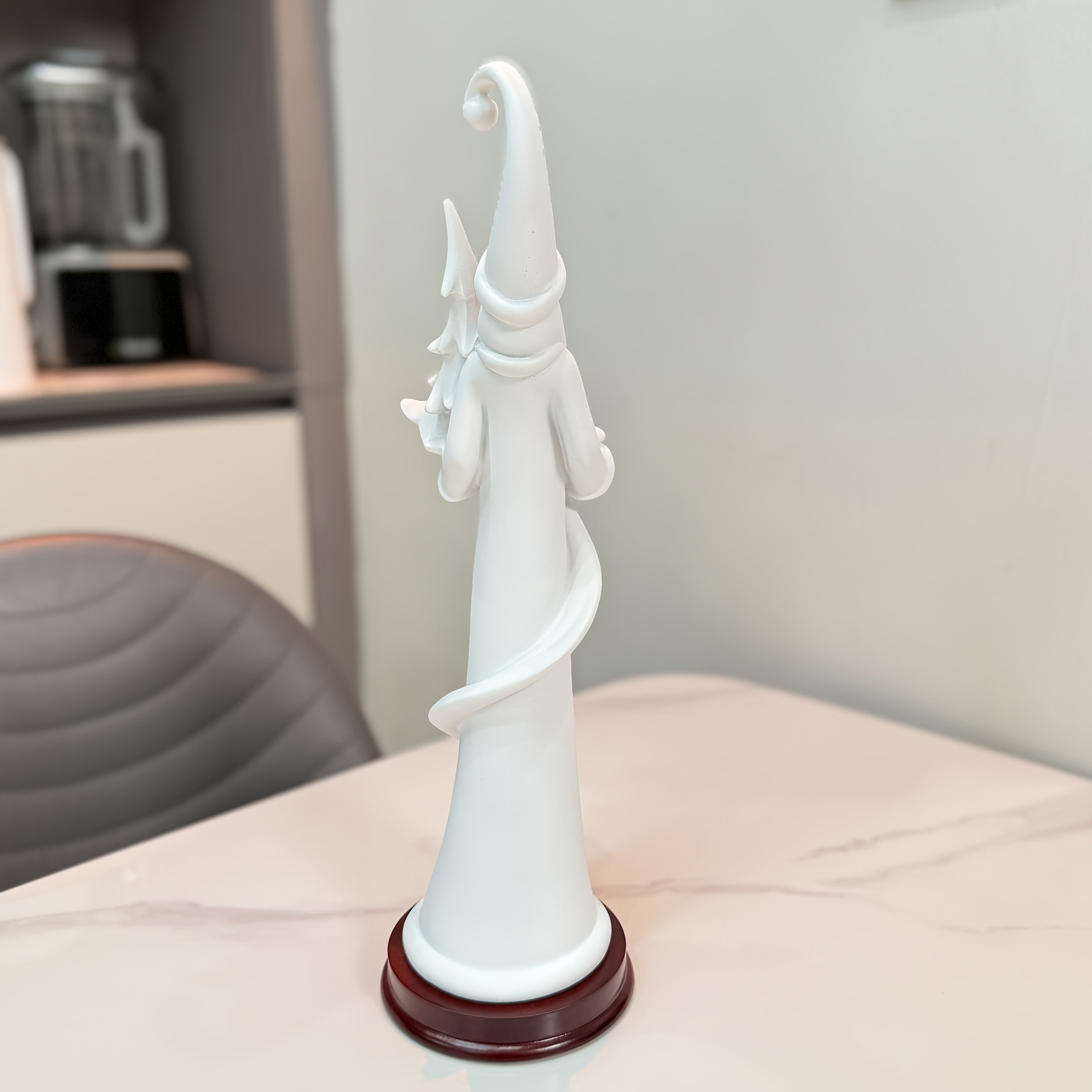 Elegant White Resin Santa Claus Statue with Red Base – Festive Holiday Decor for Indoor or Outdoor Use, Perfect Christmas Gift Idea, Rustic Christmas Decorations, Garden Decoration, Seasonal Decor, Resin Construction